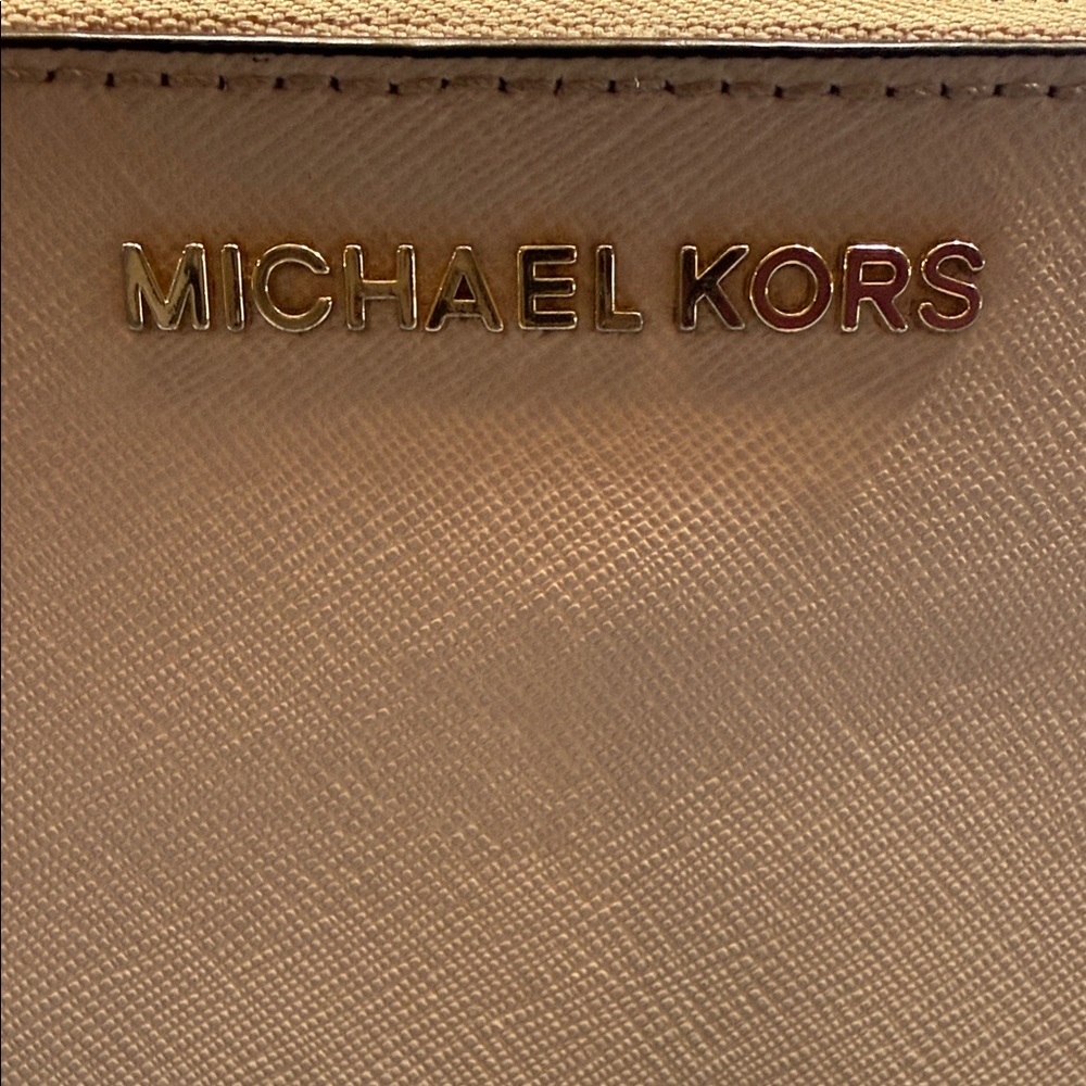 Michael Kors Blush Pink Wristlet with Gold Chain EUC - Picture 2 of 12